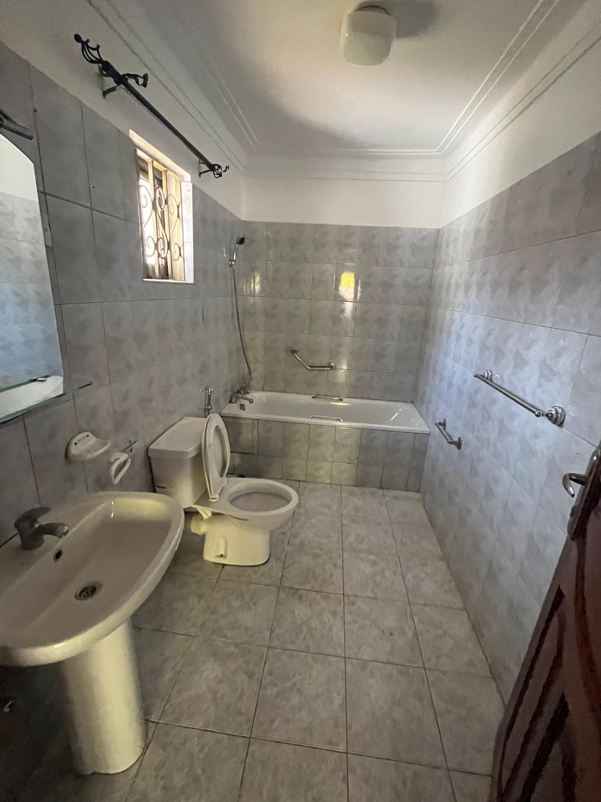 4 Bedroom House - Garden